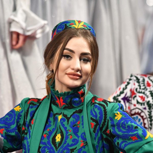 Девушка точик