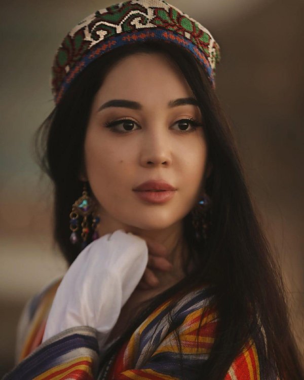 Девушка точик