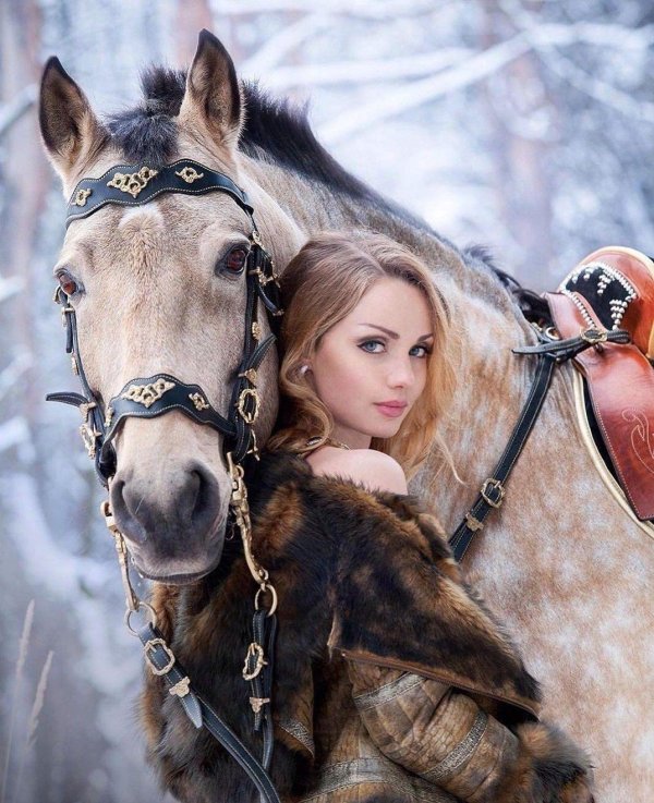 Девушка на лошади