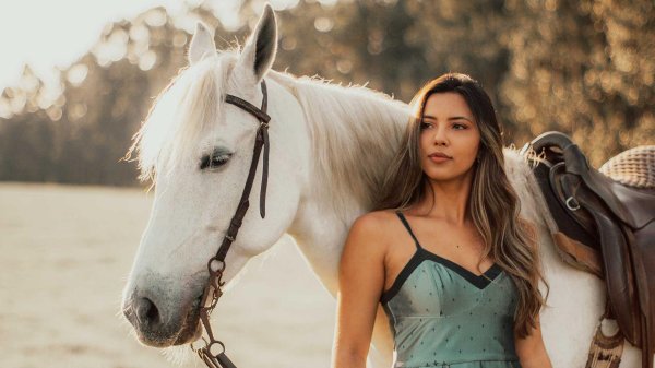 Девушка на лошади