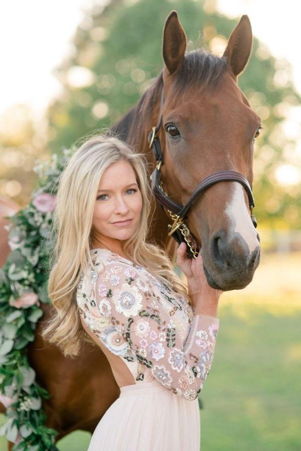 Девушка на лошади