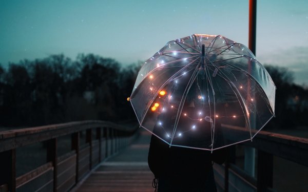 Девушка с зонтом