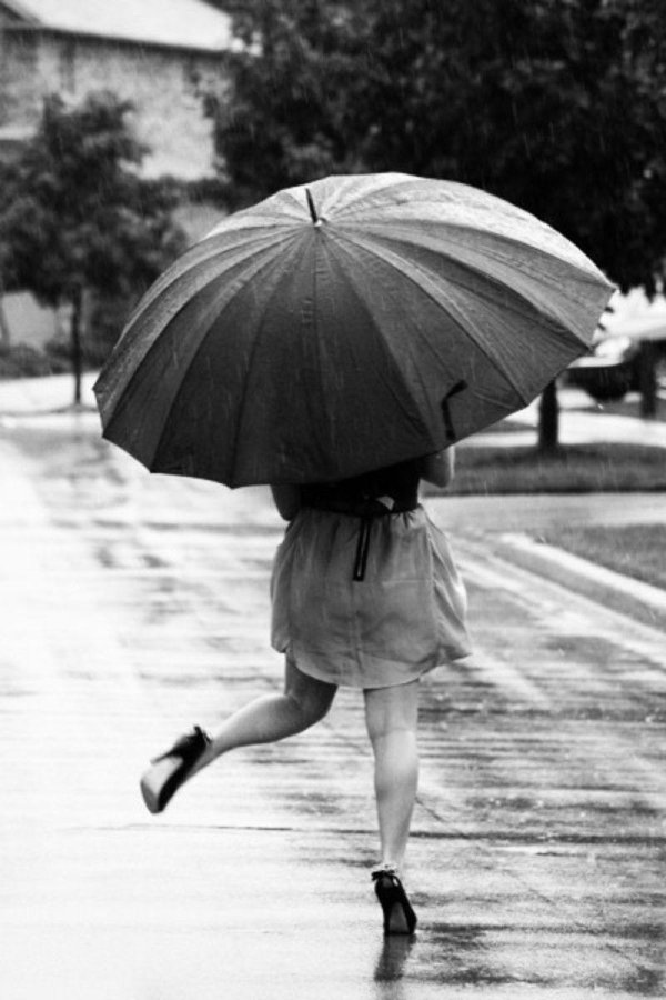 Девушка с зонтом