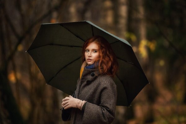 Девушка с зонтом