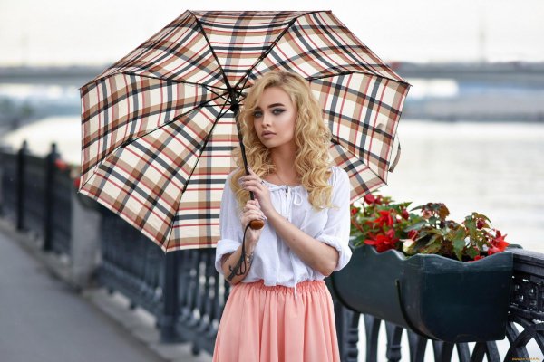 Девушка с зонтом