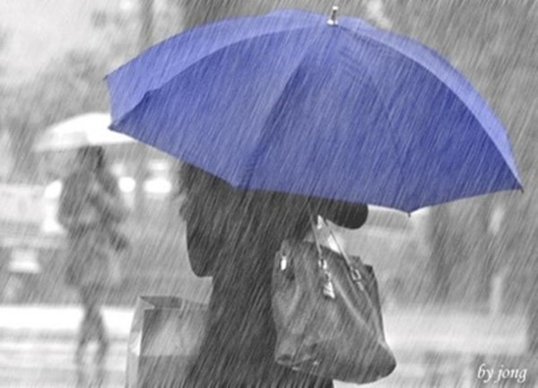 Девушка с зонтом