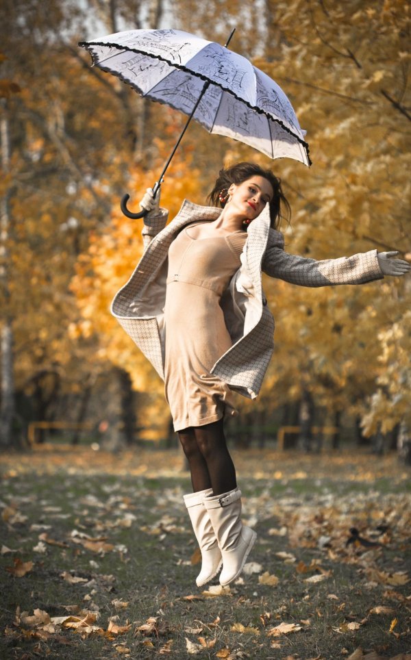 Девушка с зонтом