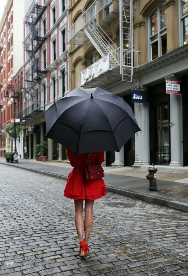 Девушка с зонтом