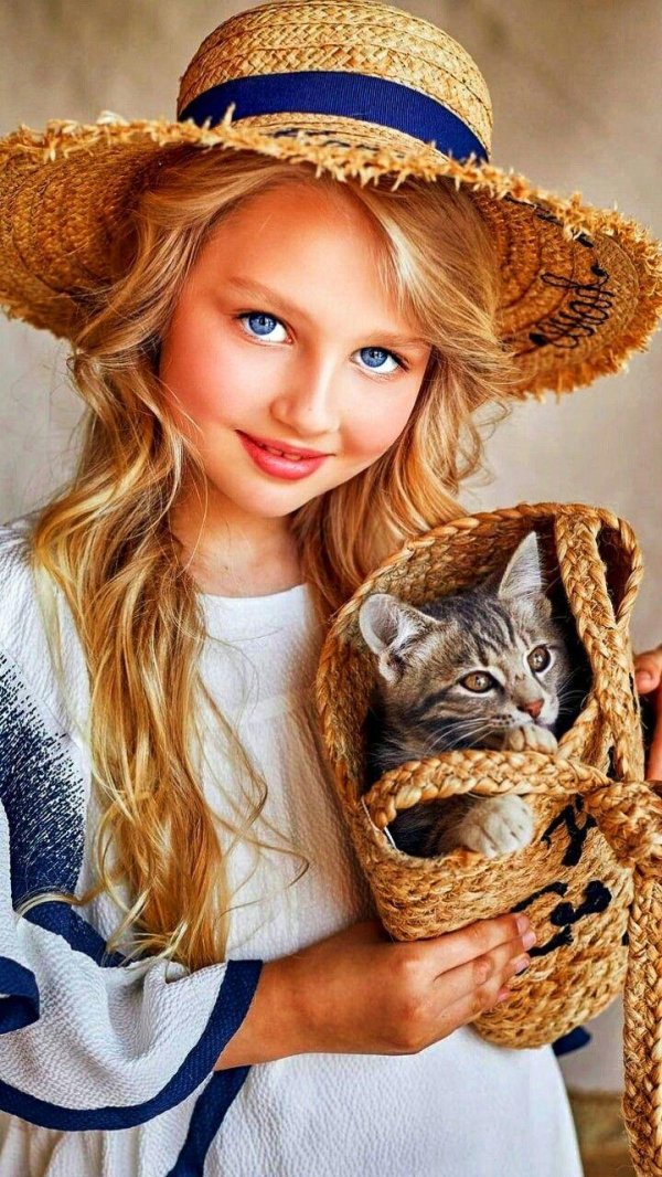 Девушка для детей