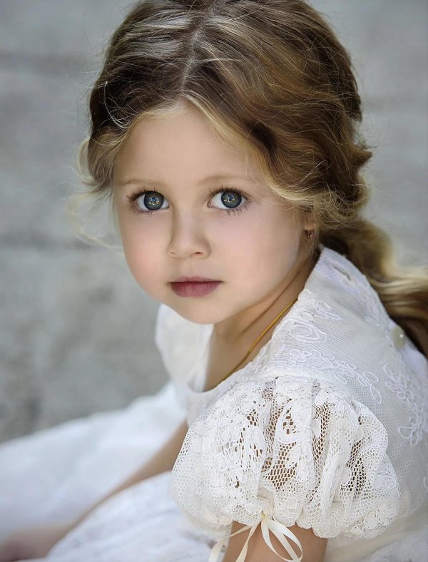 Девушка для детей