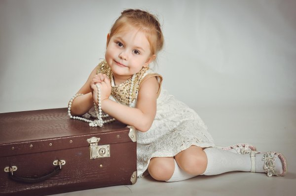 Девушка для детей