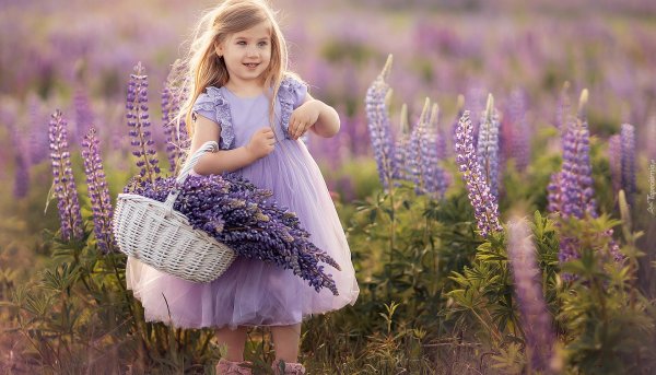 Девушка для детей