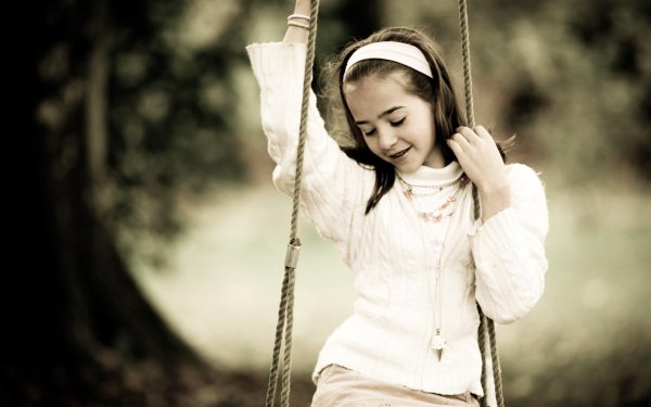 Девушка для детей