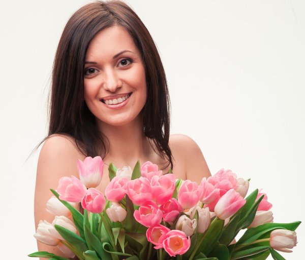 Девушка с тюльпанами