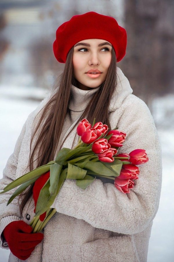 Девушка с тюльпанами