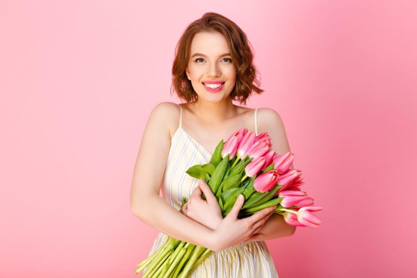 Девушка с тюльпанами