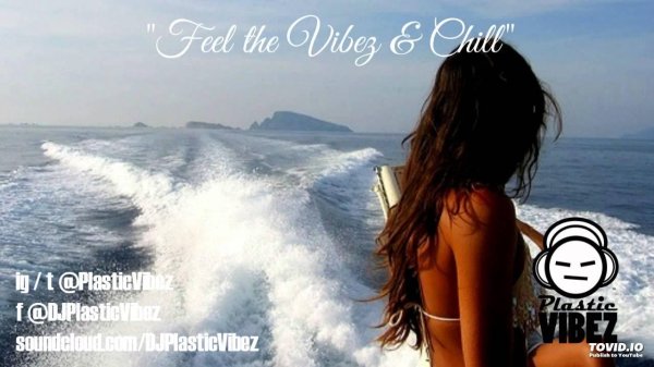 Девушка со спины у моря