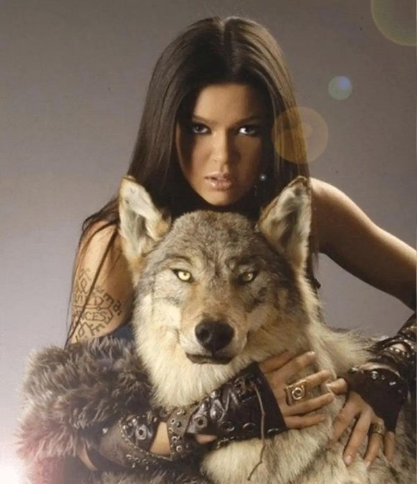 Волчица девушка