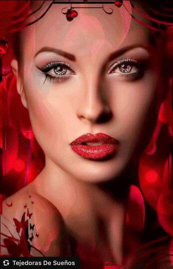 Девушка подмигивает