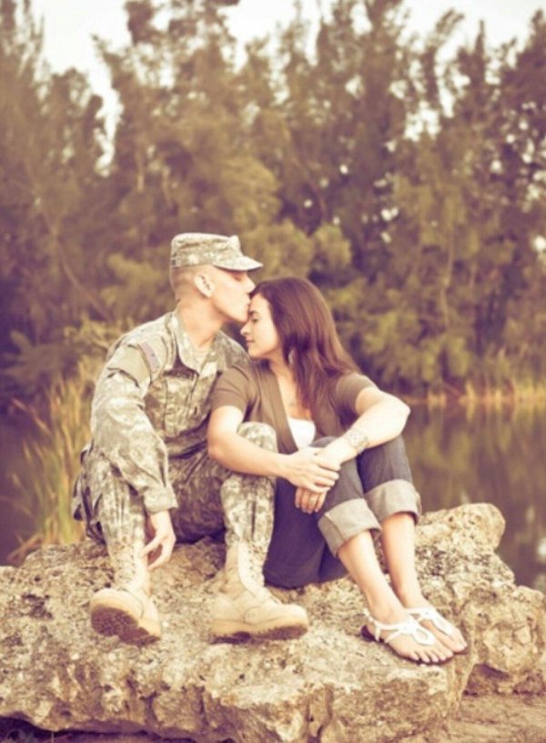 Военный и девушка