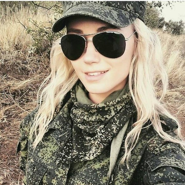 Военный и девушка