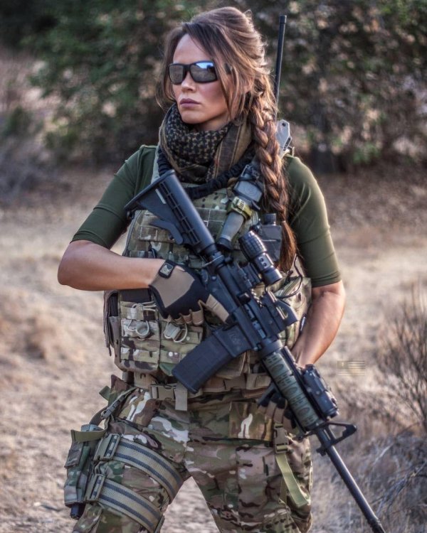 Военный и девушка