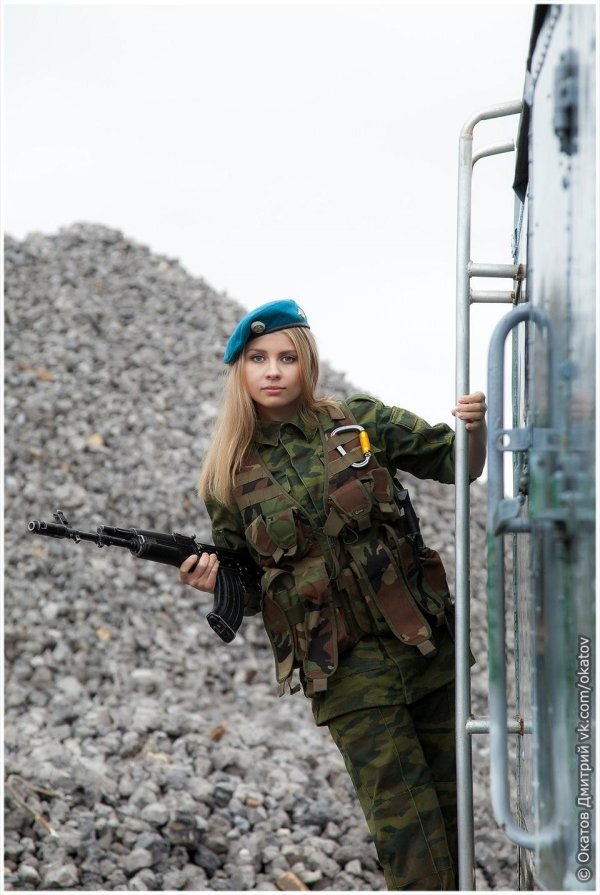 Военный и девушка