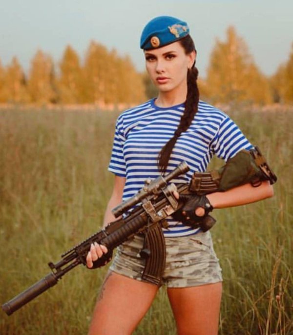 Военный и девушка