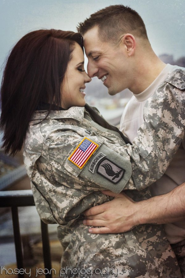 Военный и девушка