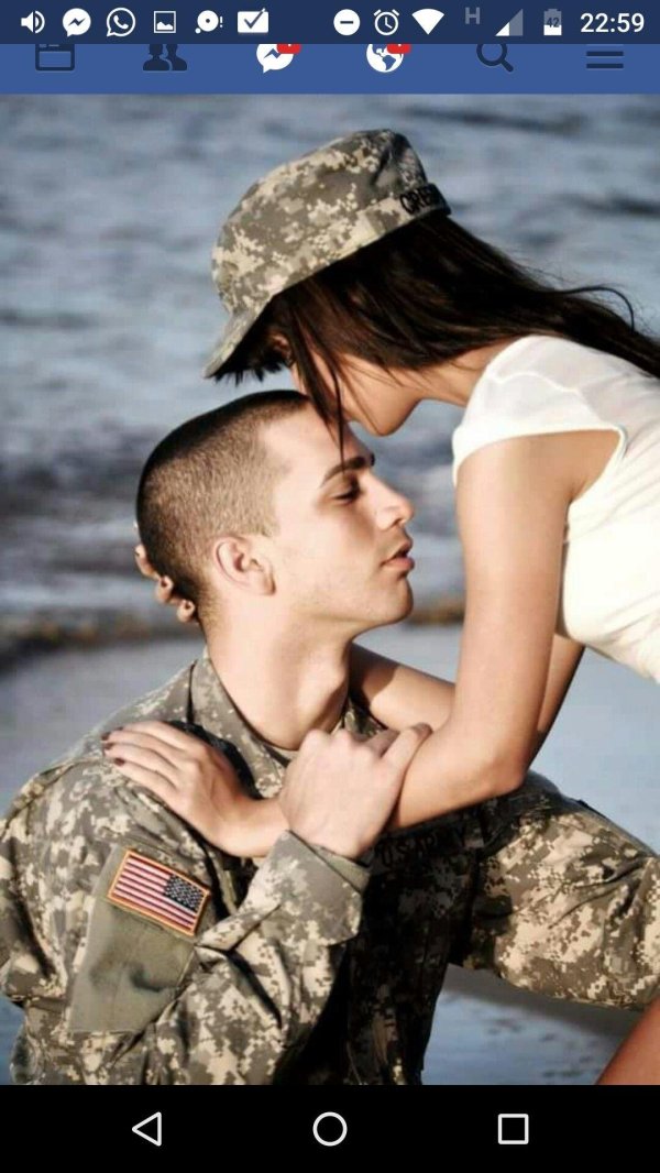 Военный и девушка