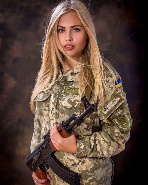 Военный и девушка