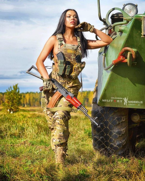 Военный и девушка