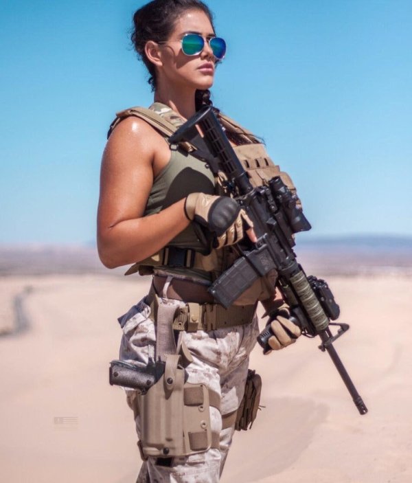 Военный и девушка