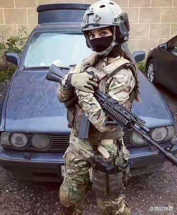 Военный и девушка