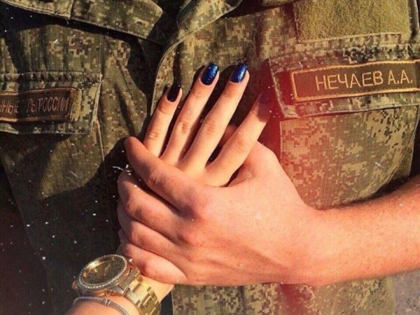 Военный и девушка