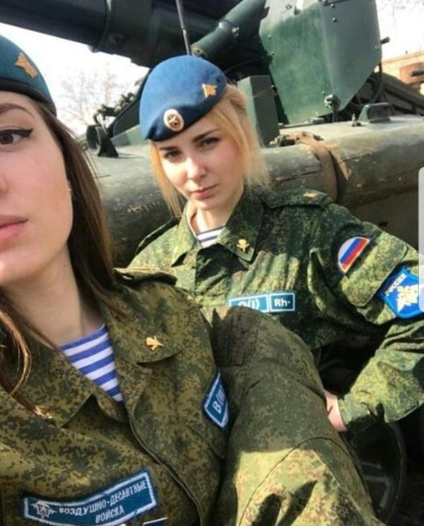 Военный и девушка