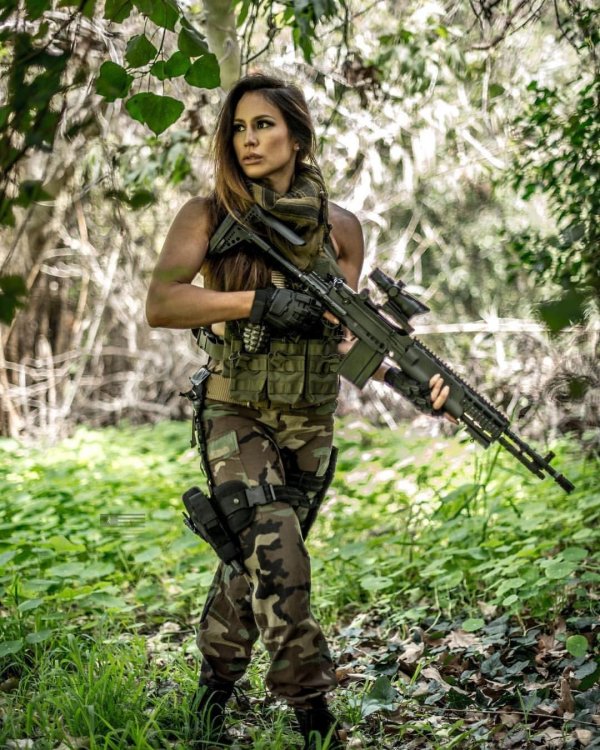 Военный и девушка