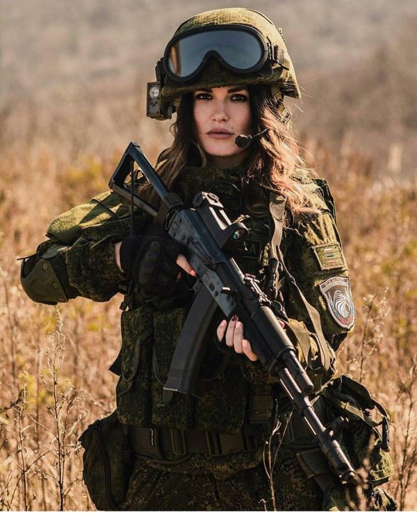 Военный и девушка