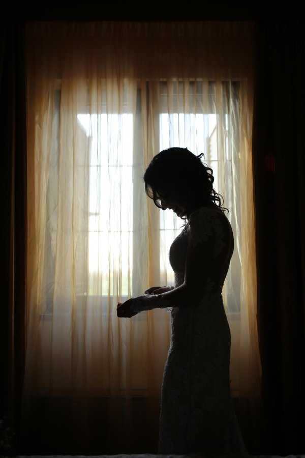 Девушка у окна