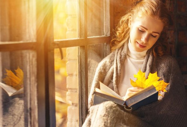 Девушка с книгой