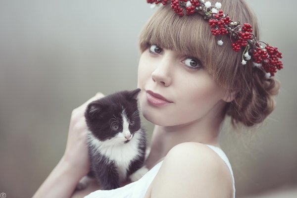 Девушка с котом