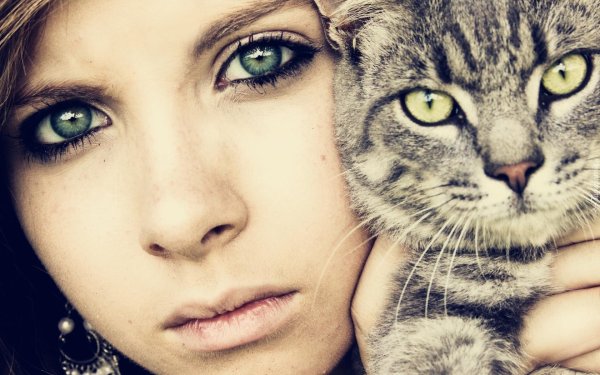 Девушка с котом