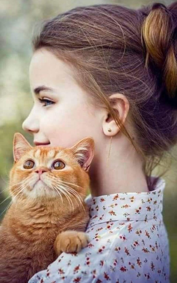 Девушка с котом