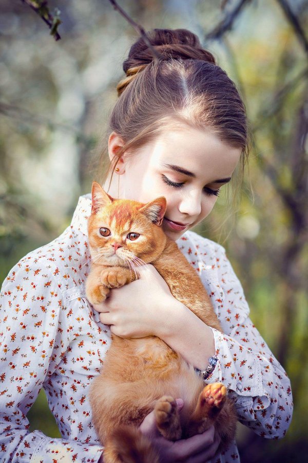 Девушка с котом
