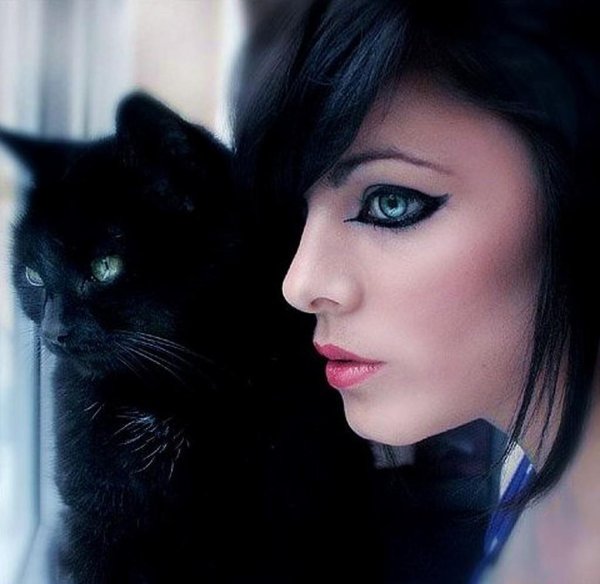 Девушка с котом