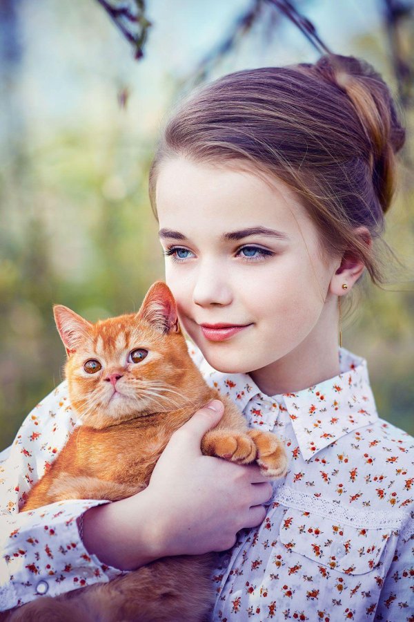 Девушка с котом