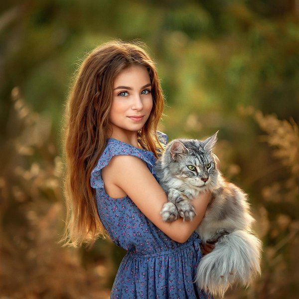 Девушка с котом