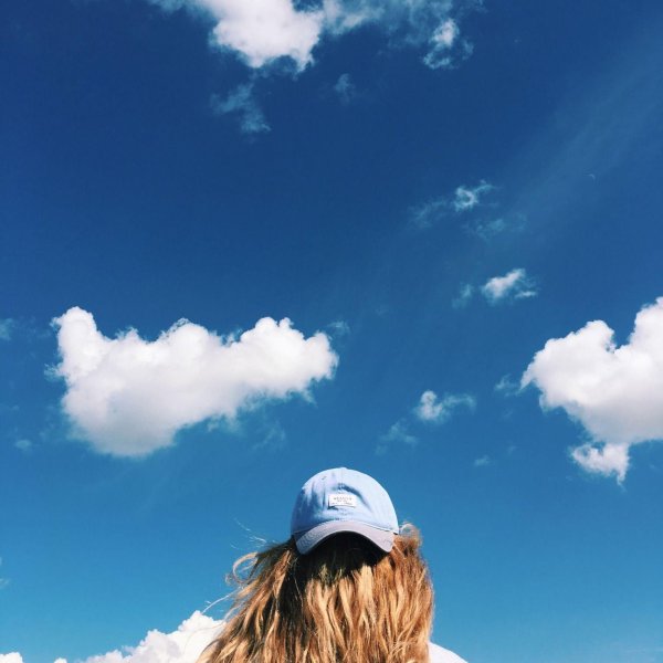 Небо и девушка