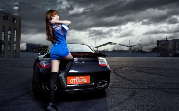 С девушками на обои