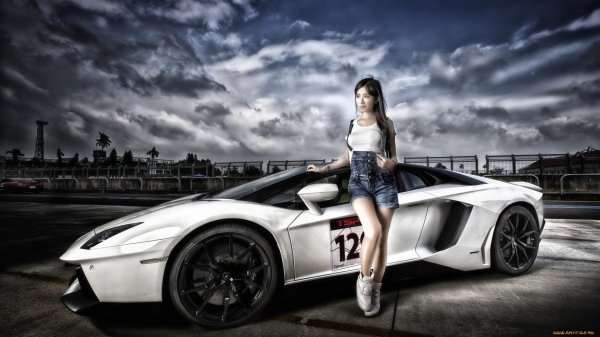 С девушками на обои